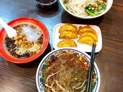 -爆炸头阿姨小四川正宗川味小吃(无任何分店)