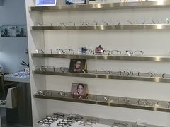 -视野联行眼镜•蔡司•依视路(温江店)