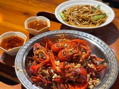 -琥珀老六龙虾(四里河店)