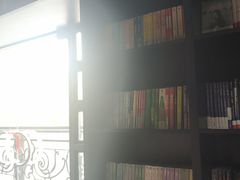 -钟书阁(松江泰晤士小镇店)