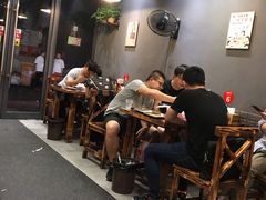 大堂-我们家私房纸包鱼·烧烤