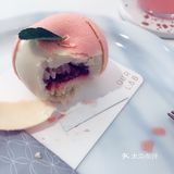 桃子是现在非常适合体验的甜品，四重味道夹心