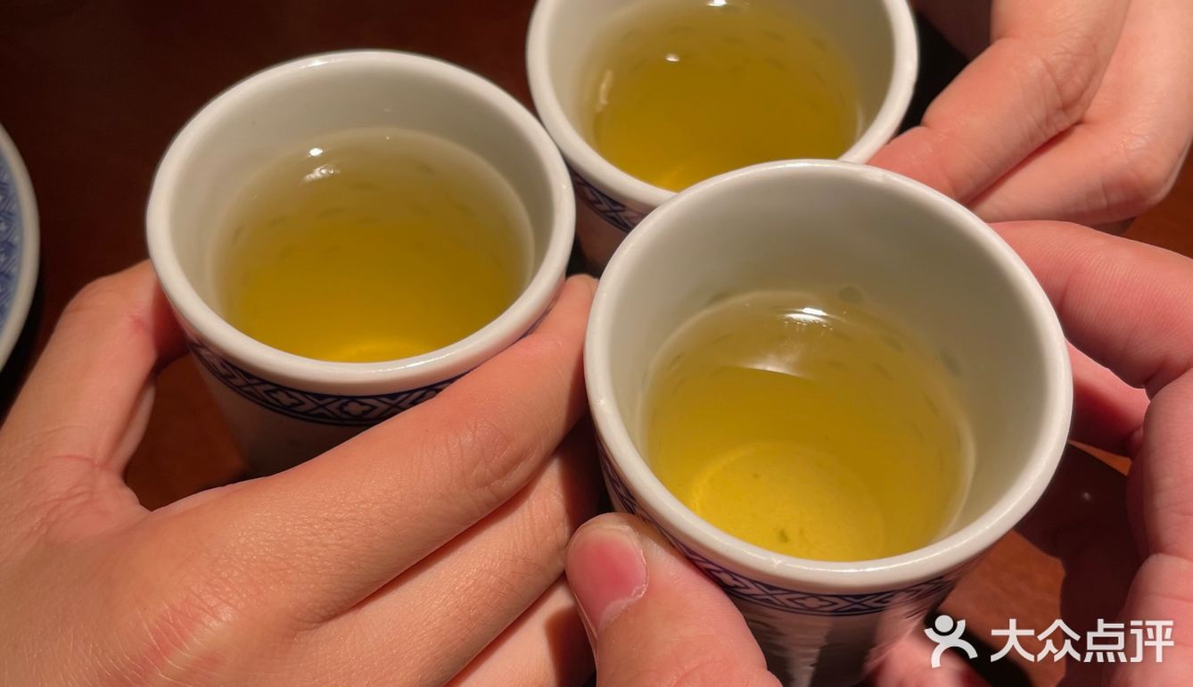 拎着六杯茶颜悦色，吃了南京大牌档，排队省时超绝攻略[胜利][胜利]