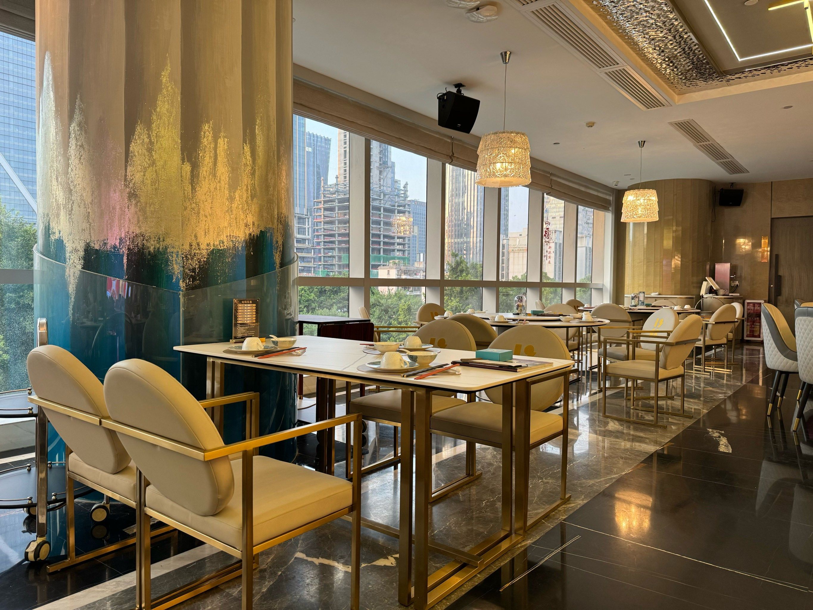 现代风尚餐厅体验