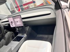 -TESLA 特斯拉(上海太古汇体验店)