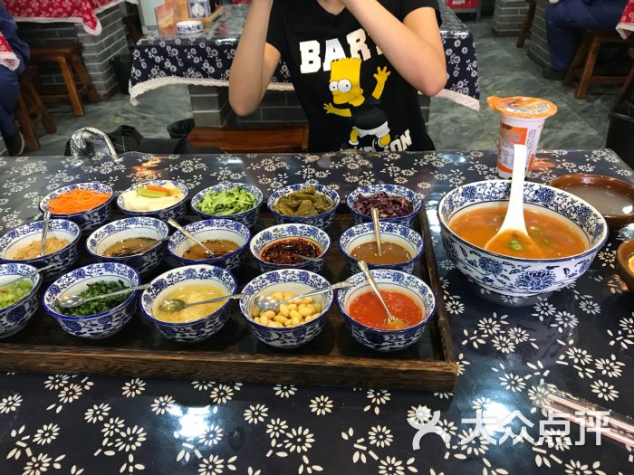 大碗小面抿节面馆图片 - 第1张