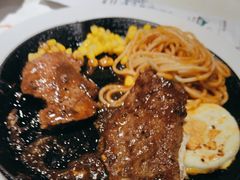 -汤姆家的牛排意面披萨(新城市广场店)