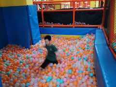 -爱蹦iBOON蹦床运动馆(江汉店)