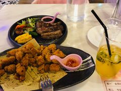 -樱花里音乐餐吧·牛扒椰子鸡(东圃店)