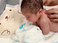 -鲸鱼妈妈月嫂/育婴师定制