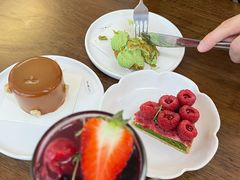 开心果树莓泡芙-Ten Olives甜点