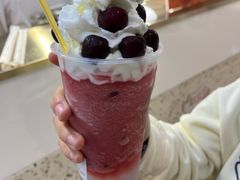 车厘子女王-牛牛和清小妞芝士卷饼厂(红谷滩万达店)