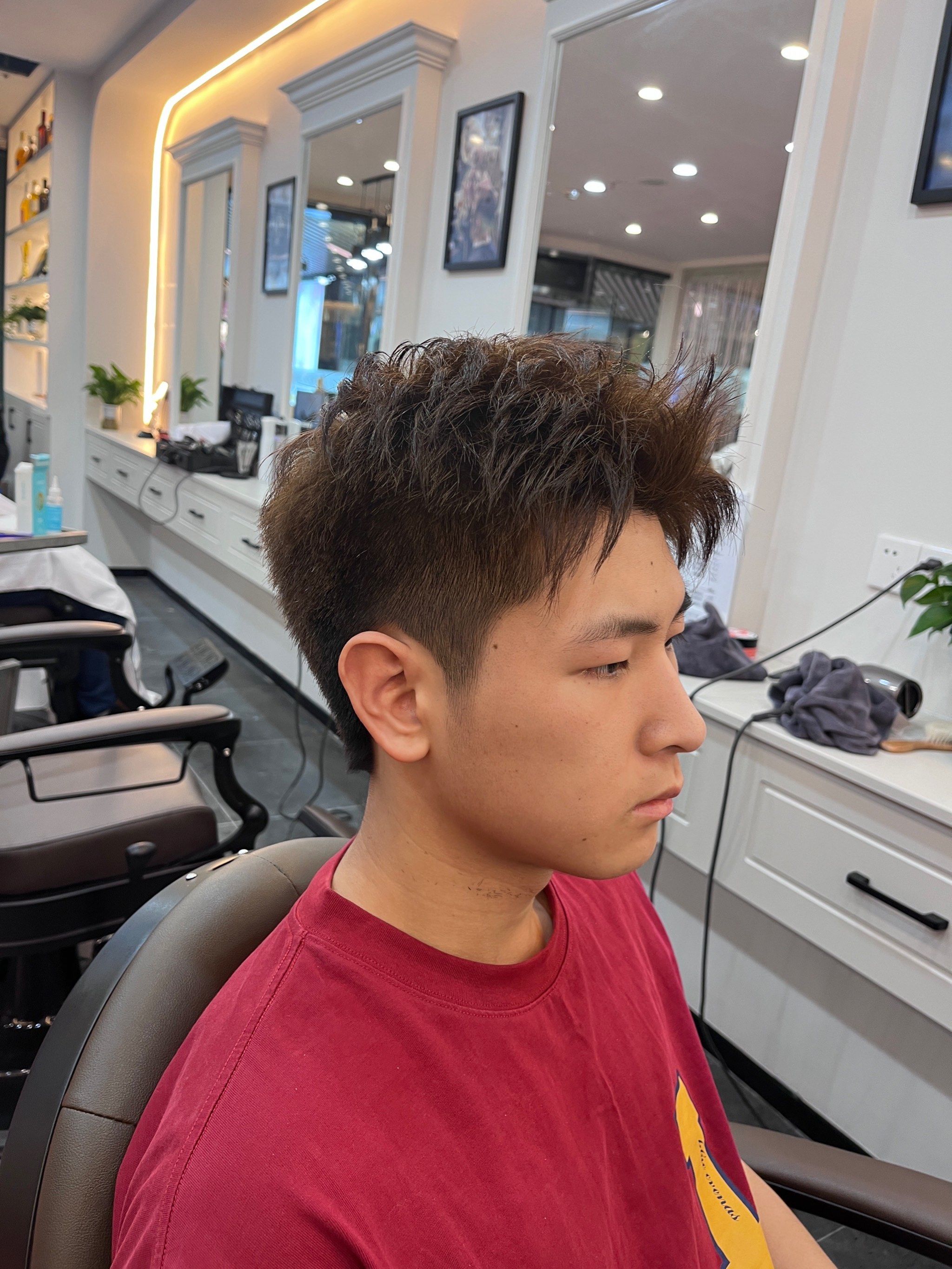 美感男士短发夏季清爽短发 根据脸型推荐发型干净帅气前卫