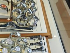 -亨吉利世界名表中心(砂之船奥莱店)