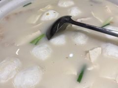 鱼丸鱼排汤-刘胖子家常菜·蹄花焖藕(中南店)
