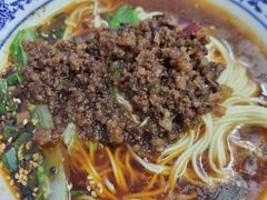 -渝之汇牛肉豌杂面
