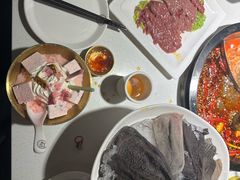 -茅草房·河畔园林火锅