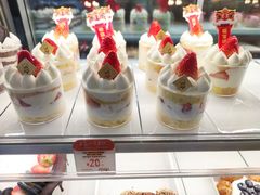 草莓杯子蛋糕-西村叔叔的店·面包·甜品·蛋糕(清河万象汇店)