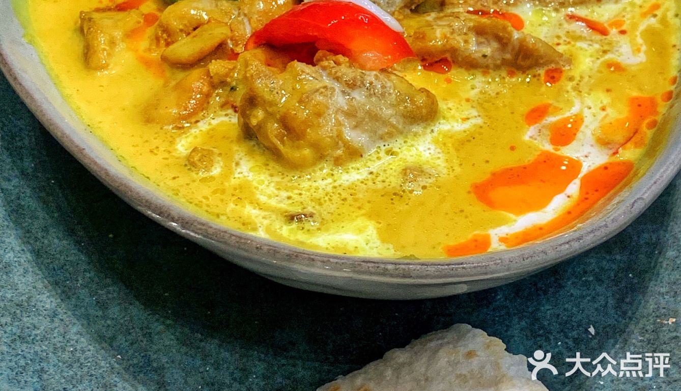 菠萝海鲜饭全场最惊艳 好吃料很丰富 有葡萄干肉松