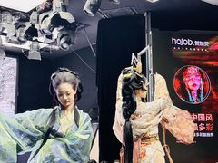 -贺加贝化妆美甲培训学校