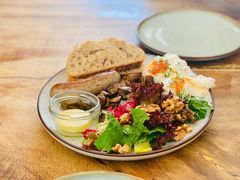 牛油果煮蛋吐司-RAC BAR(安福路店)