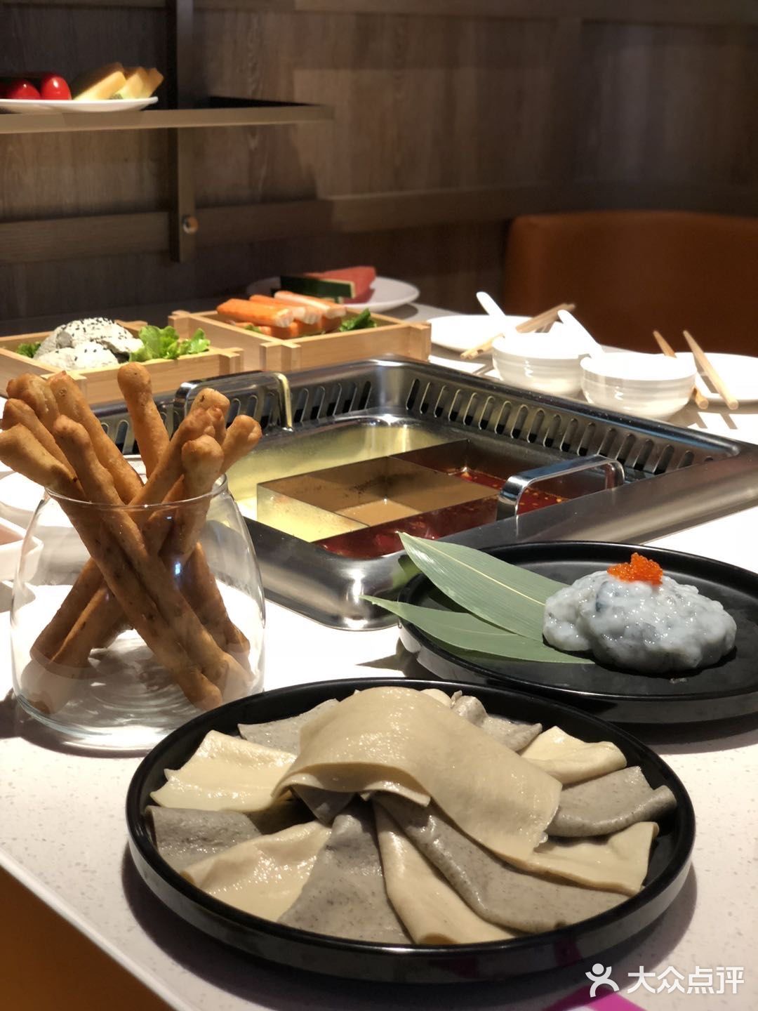 高科技机器人全程服务｜不用自己动手的火锅店