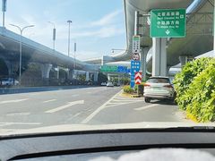 -虹桥火车站-停车场