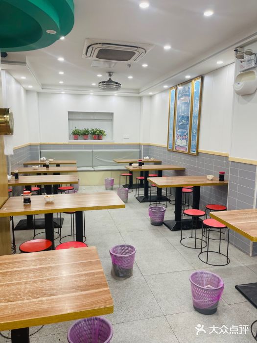 草桥清真牛肉锅贴扁食店大堂图片