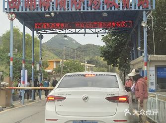 进去需要买票，一个人买的是18元票进入海滩