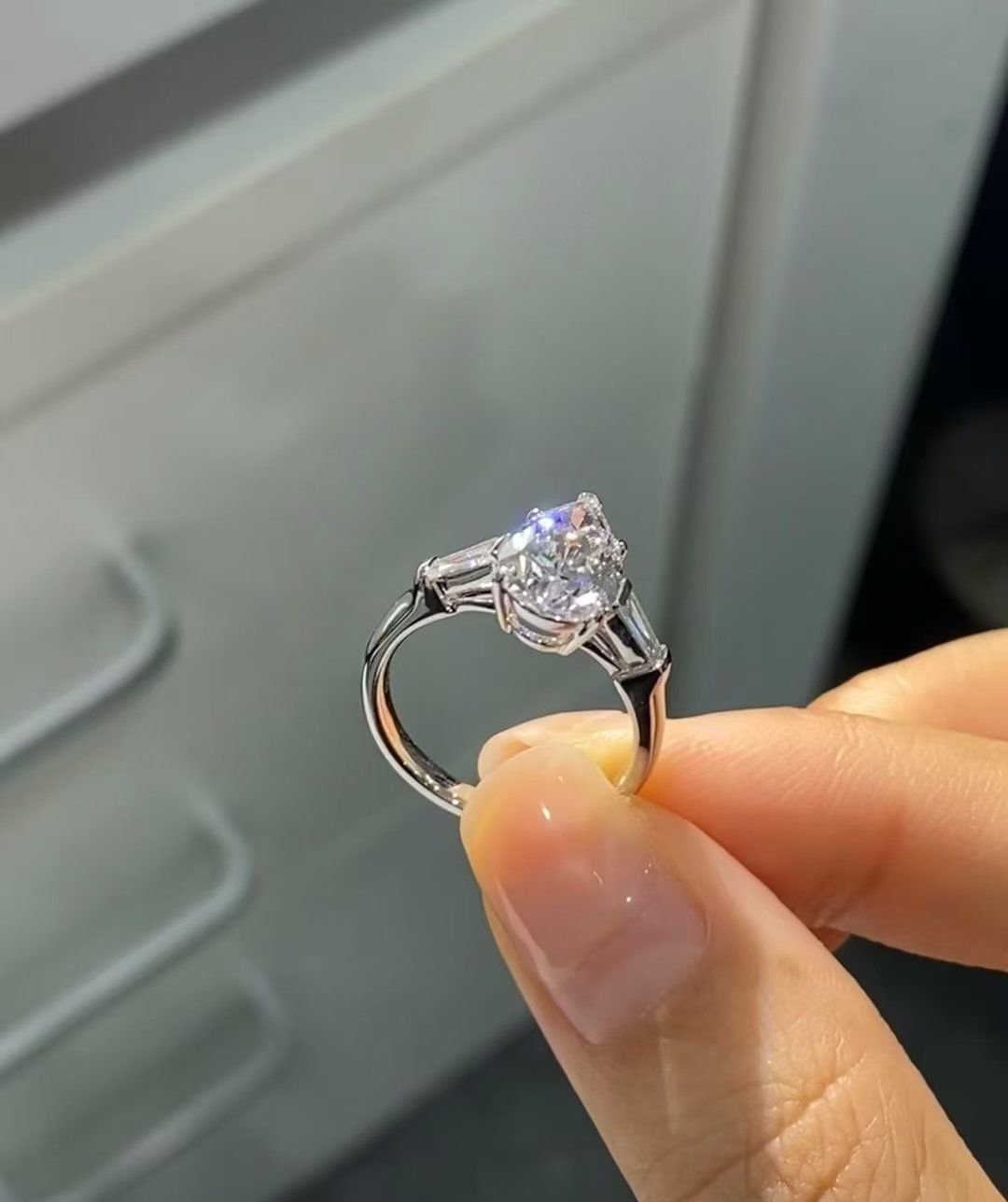 全球最大钻石生产商戴比尔斯宣告降价钻石职业正遭受现代史上最严峻、保持的时刻最长的危机