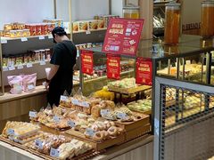 面包甜点陈列柜-顶东面包花园·生日蛋糕(世博店)