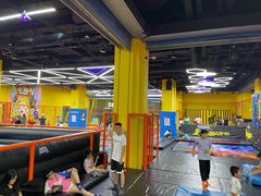 -爱蹦iBOON蹦床运动馆(江汉店)