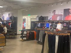 -UNDER ARMOUR(新燕莎奥莱店)