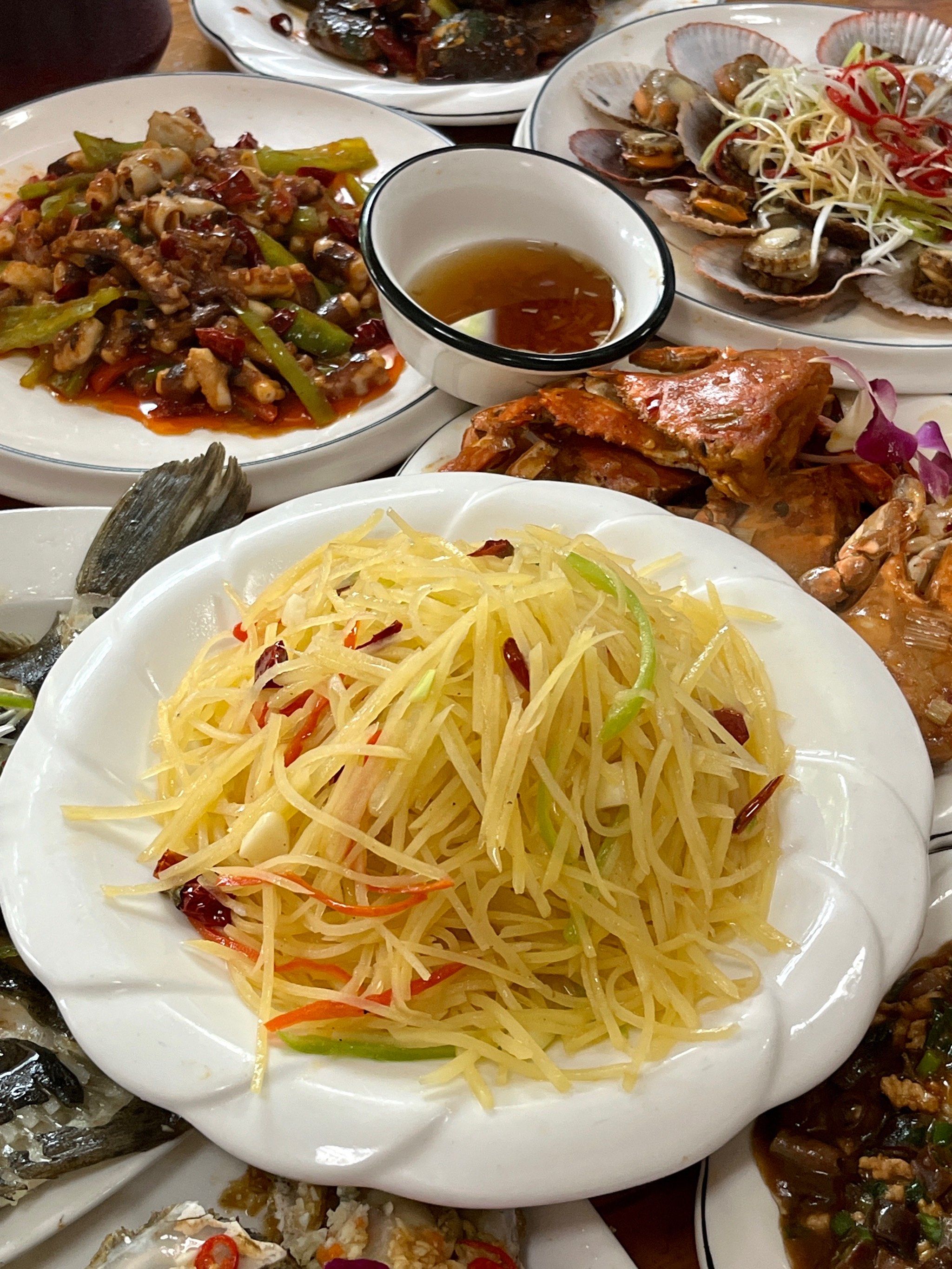 青岛老城区的海鲜家常菜!8r土豆丝真给力!