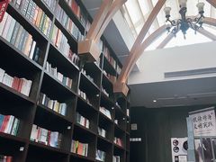 -钟书阁(松江泰晤士小镇店)