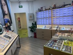 -天空之镜眼镜店蔡司依视路配镜授权零售店(望京颐堤港店)