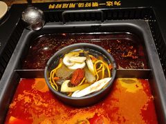 -老牌坊云南鱼豆花火锅(哈西万达店)