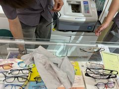 -美式眼镜·授权蔡司.依视路.尼康.豪雅.明月(人民广场店)