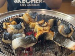 -围炉肉舍•炭烤活鳗•丹东海鲜烤肉(步行街店)