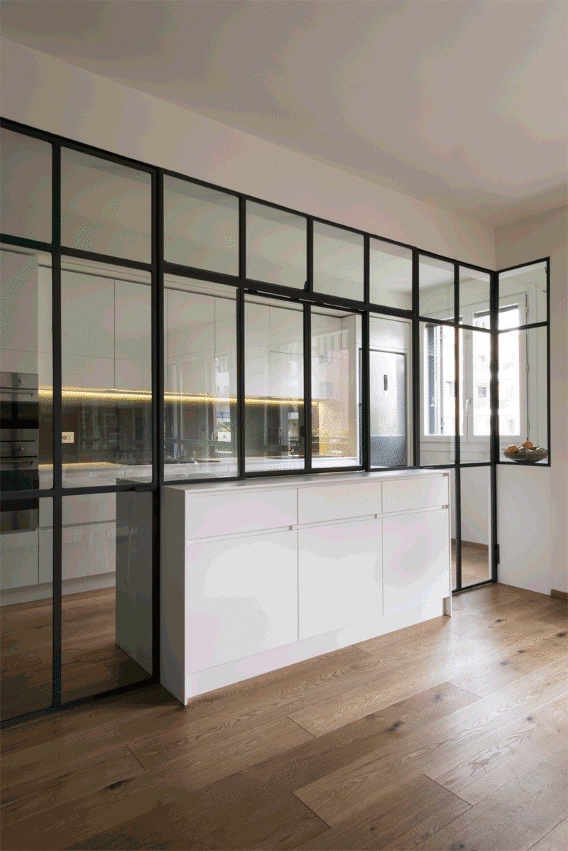 我家也是直接用玻璃进行隔断,将开放式厨房封闭起来的,这种做法比较