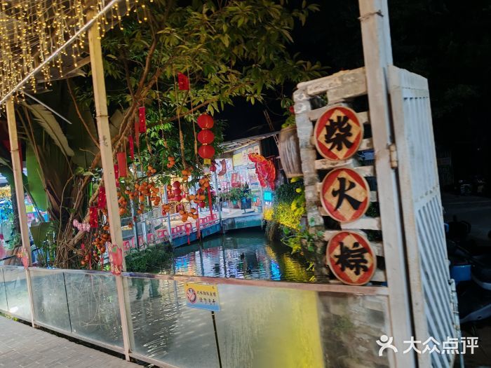 小朋友在游戏区玩得超开心，不用担心他乱跑