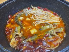 黄辣丁鲜鱼锅-小小河边鱼(天润城店)