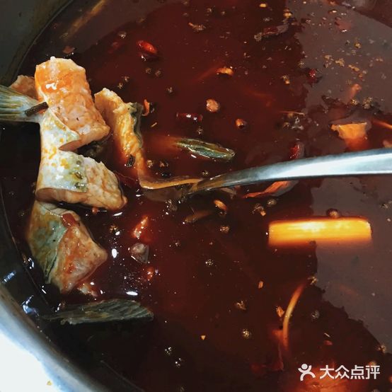 五湖香约重庆鱼火锅(成都高攀路7322厂店)
