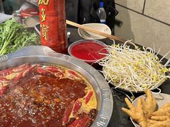 -洞亭火锅(防空洞总店)