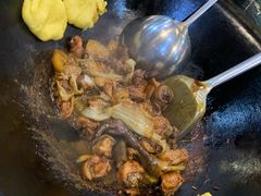 铁锅烧鸡肉-东北特色铁锅炖·柴火灶(富阳一店)
