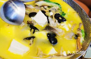 Freshwater Clam and Salted Pork Hot Pot
