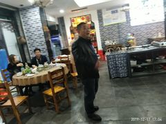 大堂-临街徽菜馆·正宗黄山味