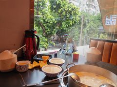 靠窗位-淼福猪肚鸡·椰子鸡火锅(大沙地店)