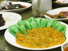 蟹粉扒菜心-上海会馆(香港名都店)