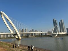 -南京眼步行桥